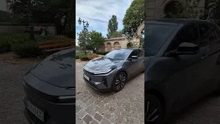 Miniature : Est-ce que Toyota n'est pas en train de devenir trop Lexus ?! Avec ce nouveau CHR + électrique ?