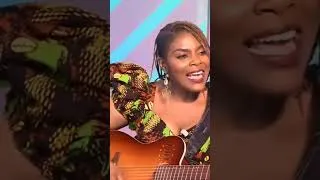 Miniature : JULI'N dans un petit live acoustique improvisé avec JOJO dans l'émission LE MID'YVES sur LA3
