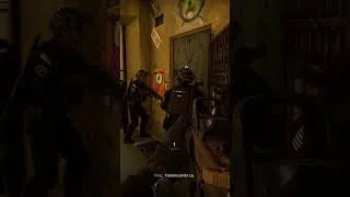 Miniature : 🚪💣 Faites exploser la porte ! 💥  Ready or Not #readyornot  #shorts  #gaming  #fps