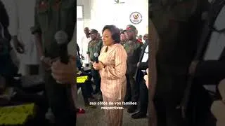 Miniature : DENISE NYAKERU VISITE LES BLESSÉS DE GUERRE