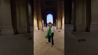 Miniature : Jiyan Varlık, flûtiste ! Aux guichets du Louvre, l'été dernier.