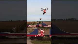 Miniature : Tu connais redbull ? et beh ils sont fous .#freestyle #ski #redbull #stunt