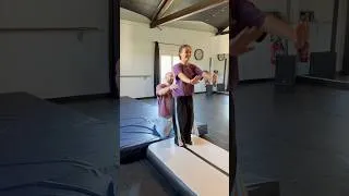Miniature : Cette danseuse ne peut pas s’empêcher de rire en flip 😂