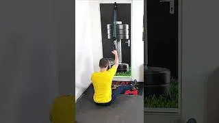 Miniature : Tirage vertical un bras, ideal pour augmenter sa force pour les tractions