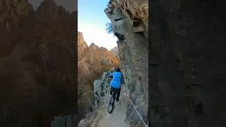 Miniature : #SECURITY ⚠️ Always following an important process before riding these kind of lines #Cliff #mtb