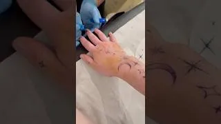 Miniature : Tatouage à la main !