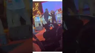 Miniature : 😱🤣DIDI B se moque de DEBORDO au concert de MILANO #showbuzz #rapivoire #225 #clashofclans