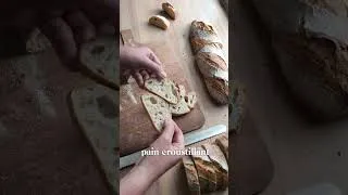 Miniature : 🥖 Le croustillant de mon Pain au Levain maison… recette bientôt disponible 😍