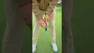 Miniature : Your putting routine, in 3 steps: read it, grip it, roll it. 🐊⛳️