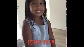 Miniature : BOOBA SA FILLE PASSE LE BONJOUR A EMMANUEL MACRON 《BONJOUR CACA》 2017 👍ABONNE TOI👍