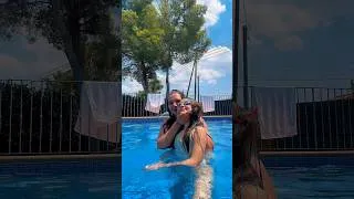 Miniature : Qui connaît le mieux l’autre ? 🤿💦 (😂)#Shorts #Challenge #MamanFille #Piscine #Vacances