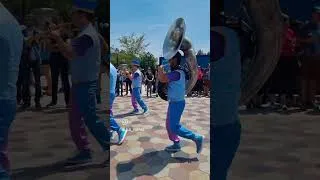 Miniature : La parade Orchestre d'Adventure Way ✨️ 🎷🎶🎺🥁 #dlp #adventureworld #musiquedisney