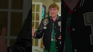 Miniature : TOUTE L'ÉCOLE A PEUR DU FANTÔME ! #shorts