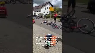 Miniature : WTF : Une mamie percute des cyclistes en plein sprint avec son déambulateur pendant une course 😱