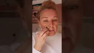 Miniature : Découvrez le Fond de Teint Laura Mercier : Astuces pour Un Teint Parfait