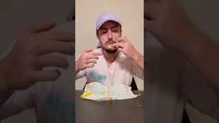 Miniature : MANGER UN CHEESEBURGER MCDONALD’S EN UNE SEULE BOUCHÉE !! #shorts