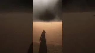 Miniature : 🏜️📹 Un jeune homme immortalise un spectacle grandiose au cœur d’un désert d’Arabie saoudite. 🌅✨😍