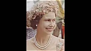 Miniature : La Reine nous donne ici une leçon d'immense sagesse en citant ce proverbe aborigène...