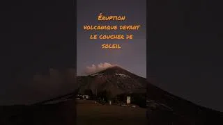Miniature : Éruption volcanique devant le coucher de soleil #travel #volcan #eruption #coucherdesoleil #sunset