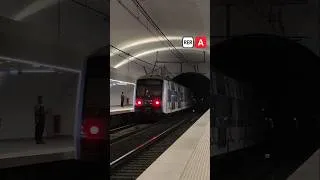 Miniature : RER A : Méga résonance de la puissante traction du MI2N à Charles de Gaulle - Étoiles