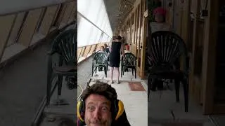 Miniature : hopla on s'envol pour l'autonomie !#maisonautonome #earthship #viral #airplane #autonomie #humour