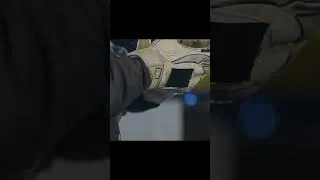 Miniature : le skieur avec nous a ses gants tachés de sang !!! Thread Horreur