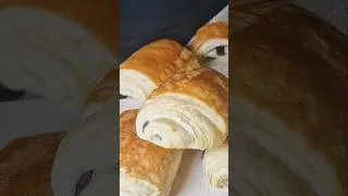 Miniature : La Recette des pains au chocolat disponible sur la chaîne ! #shorts #patisserie #cuisine