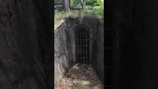 Miniature : Je m’infiltre seul dans un bunker secret de Franco 😱#insolite #bunker #guerre #histoire #urbex #ww2