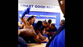 Miniature : Manu Perez chahuté par ses partenaires à l'annonce de sa fin de carrière GF38 Grenoble Foot