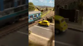 Miniature : Passage d’une rame Téoz à Vignols Saint Solve tracté par une BB7200.