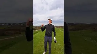 Miniature : On a tous ce petit démon sur l’épaule qui nous dit « Porte tes cou*lles, met driver » ! 😈 #golfmeme