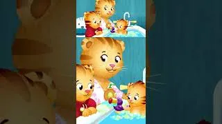 Miniature : C'est l'heure du bain pour bébé Margaret! | Le Village De Dany #shorts #youtubeshorts