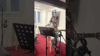 Miniature : Teaser L'Oreille Qui Gratte avec Louise Verrando