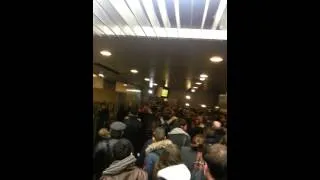 Miniature : Les joies des transports en commun à la Défense,