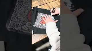 Miniature : Totebag streetart offert à 117 enfants pour Noël 🎁 Maddam X Umane #streetarteverywere #loveforall
