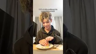 Miniature : Merci pour ta confiance 😂 Challenge réussi ✅🥄 #frereetsoeur #challengedesbras #humour