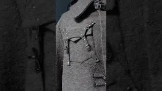 Miniature : PORTER UNE VESTE MILITAIRE C'EST ETRE POUR LA PAIX