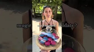 Miniature : "Si vous chantez la Marseillaise, on vous offre un macaron."