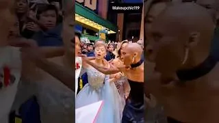 Miniature : Ariana Grande attaquée par un fan #arianagrande #trending #wicked #shorts #viralvideo #viral #short