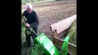 Miniature : Marc utilise le broyeur de végétaux thermique qu'il a acheté sur ManoMano.fr
