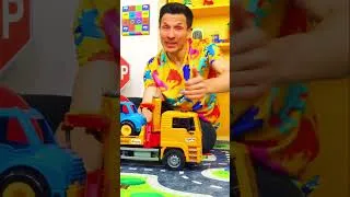 Miniature : Scène de ravitaillement d’un camion en jeu #shorts #videosenfants #vehicules #scenesdejeu #aventure