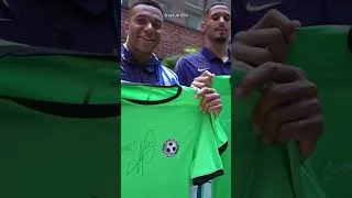 Miniature : Les BLEUS retrouvent le maillot de leur PREMIER CLUB ! 🇫🇷👶 #football