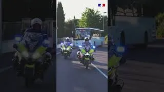 Miniature : #G7 I Une escorte pas comme les autres sur le chemin du bac !