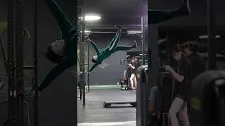 Miniature : 1,2,3 Soleil De Squid Game 😱😳🔥 #squidgame #calisthenics #humanflag #gym #shorts #airwalk