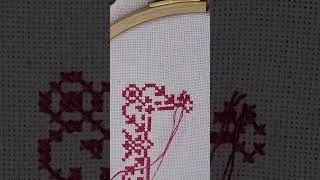 Miniature : Quelques petites croix supplémentaires sur ma Sampler Butterflies and Borders #crossstitch