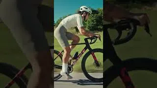 Miniature : Gravel doesn't care how good your legs are #RacingChainLube #EngineeredForPerformance #MotulBikeCare