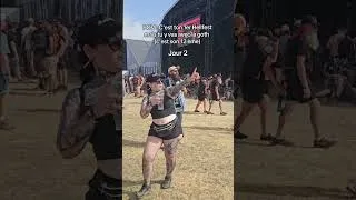 Miniature : Mais où trouve t-elle toute cette énergie ?#hellfest #festival #goth #barbe