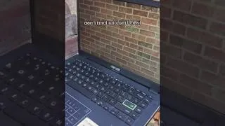 Miniature : J'ai découvert une clé USB coincée dans un mur de briques