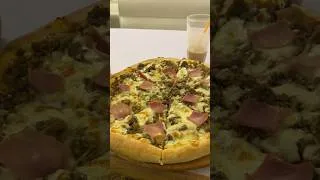 Miniature : Petite balade nocturne…Et si on mangeait une pizza 🍕 #minivlogsg #doualacameroun #youtubehighfive