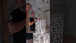 Miniature : LUCIEN 🤯🔐 SON COFFRE-FORT AVEC UNE PLAQUE DÉCOUPÉE AU LASER ! #boiserie #shorts #laboiserie